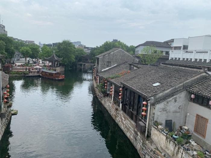 “刘能媳妇”孙立荣，为何能成为赵本山首位女高徒？